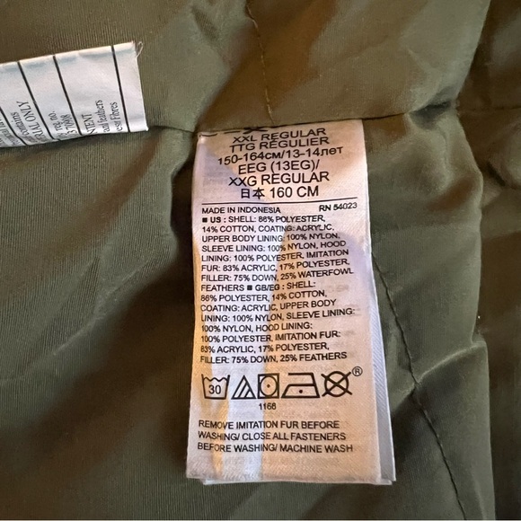 LIKE NEW! Youth GAP XXL winter jacket fuzzy hood - Picture 12 of 13